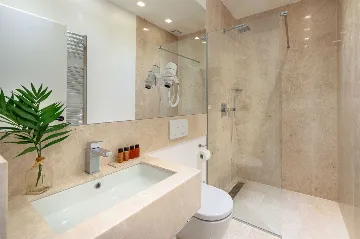 4-Bedroom Villa in Sutivan with Heated Pool