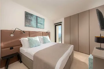 4-Bedroom Villa in Sutivan with Heated Pool