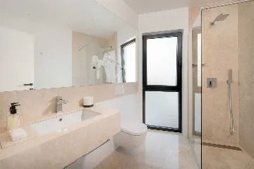 4-Bedroom Villa in Sutivan with Heated Pool