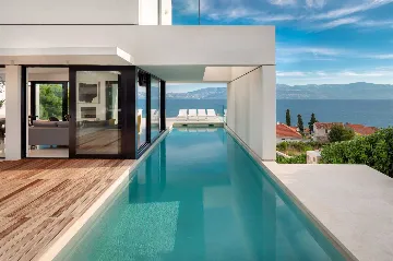 4-Bedroom Villa in Sutivan with Heated Pool