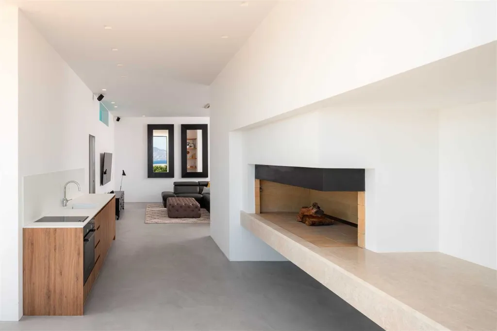 4-Bedroom Villa in Sutivan with Heated Pool