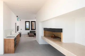 4-Bedroom Villa in Sutivan with Heated Pool