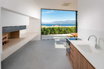 4-Bedroom Villa in Sutivan with Heated Pool