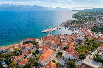 4-Bedroom Villa in Sutivan with Heated Pool