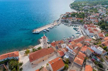 4-Bedroom Villa in Sutivan with Heated Pool