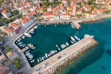 4-Bedroom Villa in Sutivan with Heated Pool