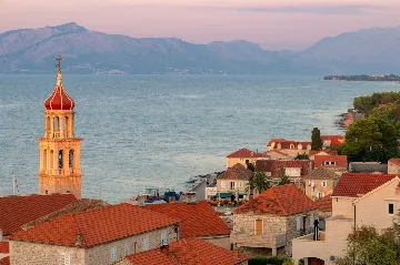 4-Bedroom Villa in Sutivan with Heated Pool