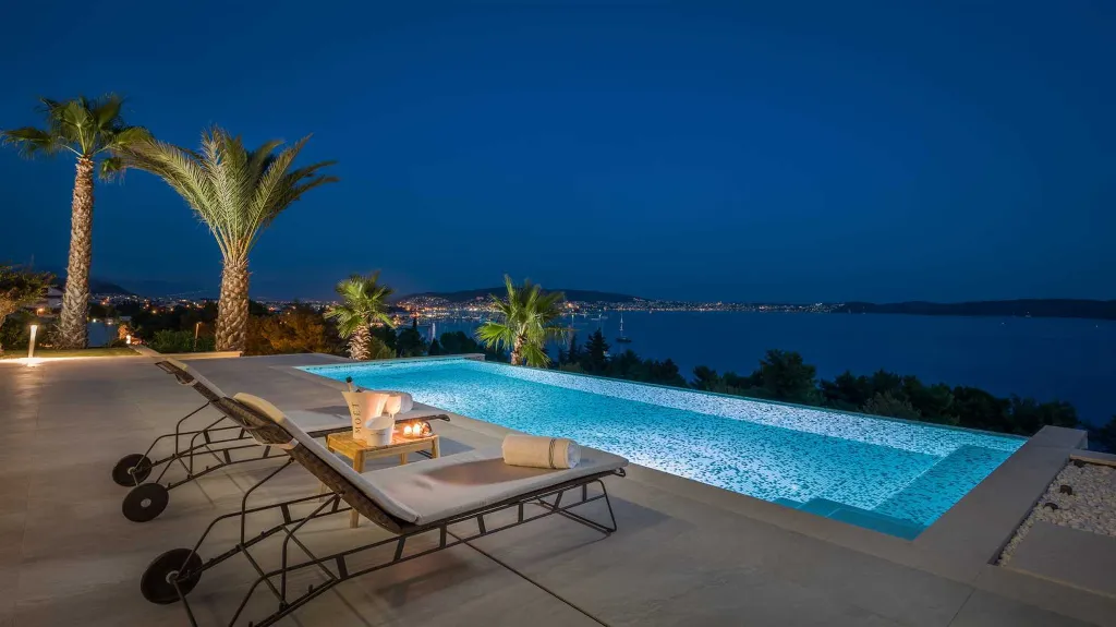 Seget Donji Villa for 10 with Heated Infinity Pool
