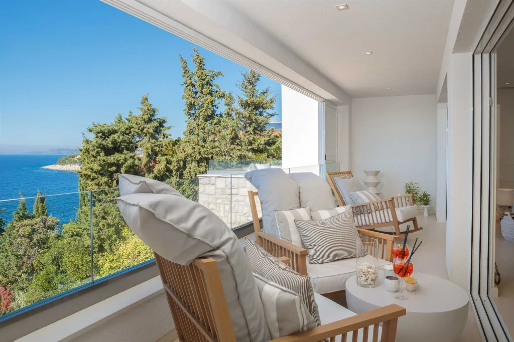 Primošten Villa for 14 Guests with Heated Pool