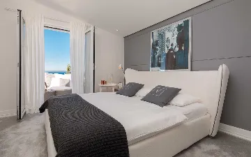 Primošten Villa for 14 Guests with Heated Pool