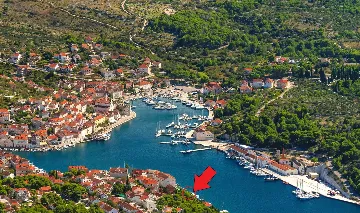 Villa in Milna for 10 Guests with Heated Pool