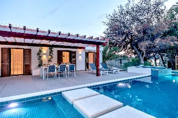 Villa in Milna for 10 Guests with Heated Pool