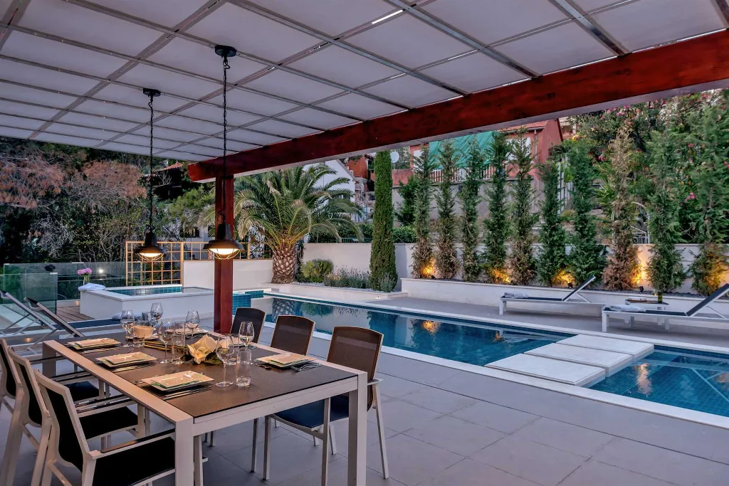 Villa in Milna for 10 Guests with Heated Pool