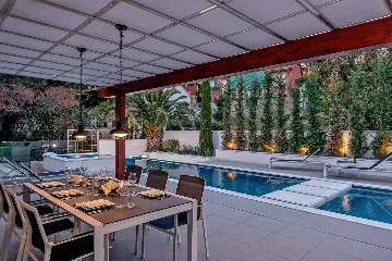 Villa in Milna for 10 Guests with Heated Pool