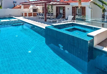 Villa in Milna for 10 Guests with Heated Pool