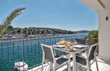 Villa in Milna for 10 Guests with Heated Pool