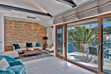 Villa in Milna for 10 Guests with Heated Pool