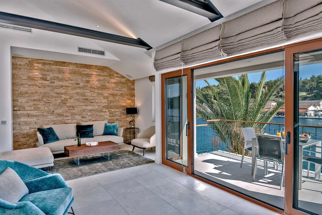 Villa in Milna for 10 Guests with Heated Pool