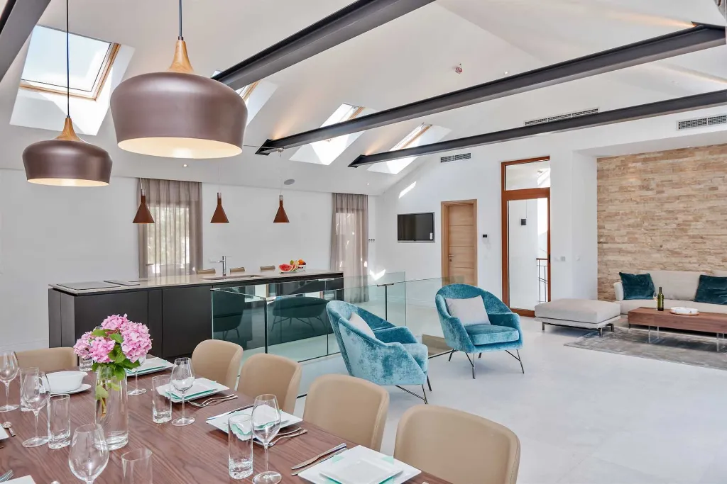 Villa in Milna for 10 Guests with Heated Pool