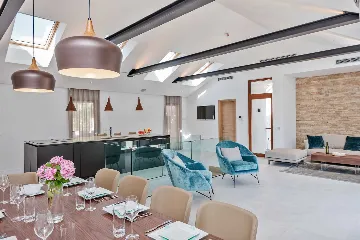 Villa in Milna for 10 Guests with Heated Pool