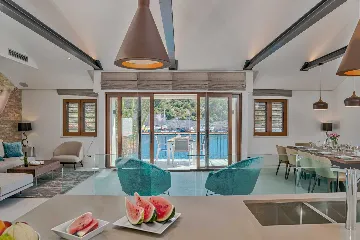 Villa in Milna for 10 Guests with Heated Pool