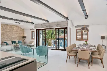 Villa in Milna for 10 Guests with Heated Pool