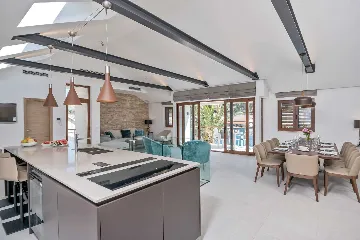 Villa in Milna for 10 Guests with Heated Pool