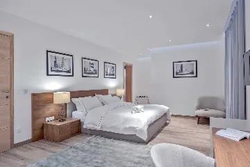 Villa in Milna for 10 Guests with Heated Pool