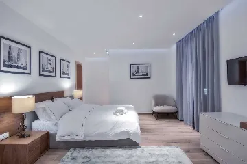 Villa in Milna for 10 Guests with Heated Pool