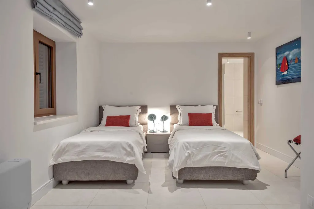 Villa in Milna for 10 Guests with Heated Pool