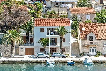 Villa in Milna for 10 Guests with Heated Pool