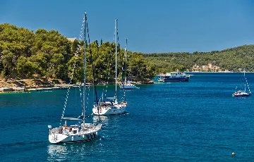 Villa in Milna for 10 Guests with Heated Pool