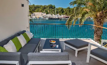 Villa in Milna for 10 Guests with Heated Pool