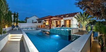 Villa in Milna for 10 Guests with Heated Pool