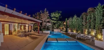 Villa in Milna for 10 Guests with Heated Pool