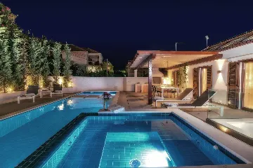 Villa in Milna for 10 Guests with Heated Pool