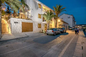 Villa in Milna for 10 Guests with Heated Pool