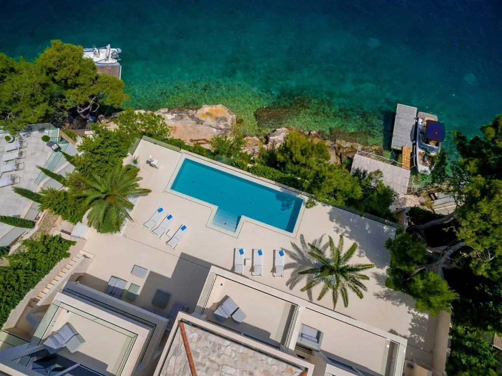Sumartin 6-Bedroom Villa for Up to 12 Guests