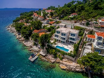 Sumartin 6-Bedroom Villa for Up to 12 Guests