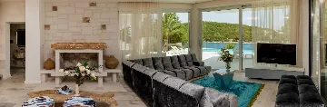 Sumartin 6-Bedroom Villa for Up to 12 Guests