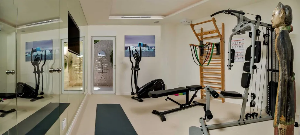 Sumartin 6-Bedroom Villa for Up to 12 Guests