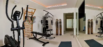 Sumartin 6-Bedroom Villa for Up to 12 Guests