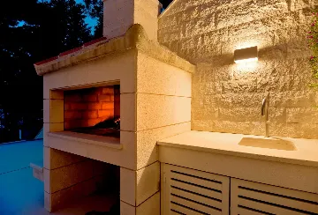 Sumartin 6-Bedroom Villa for Up to 12 Guests