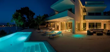 Sumartin 6-Bedroom Villa for Up to 12 Guests