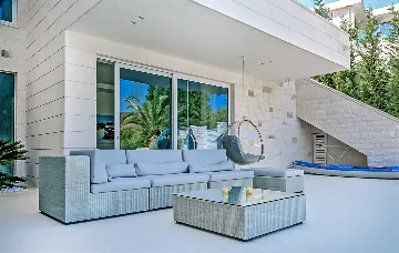 Sumartin 6-Bedroom Villa for Up to 12 Guests