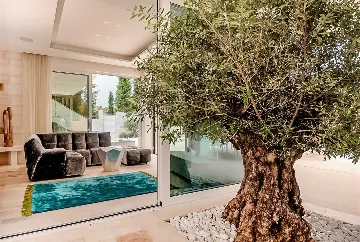 Sumartin 6-Bedroom Villa for Up to 12 Guests