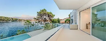 Sumartin 6-Bedroom Villa for Up to 12 Guests