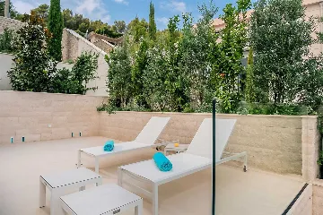 Sumartin 6-Bedroom Villa for Up to 12 Guests