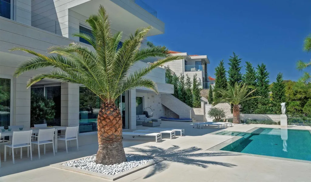Sumartin 6-Bedroom Villa for Up to 12 Guests