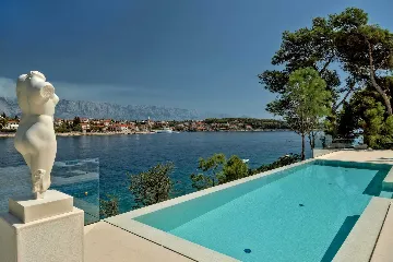 Sumartin 6-Bedroom Villa for Up to 12 Guests